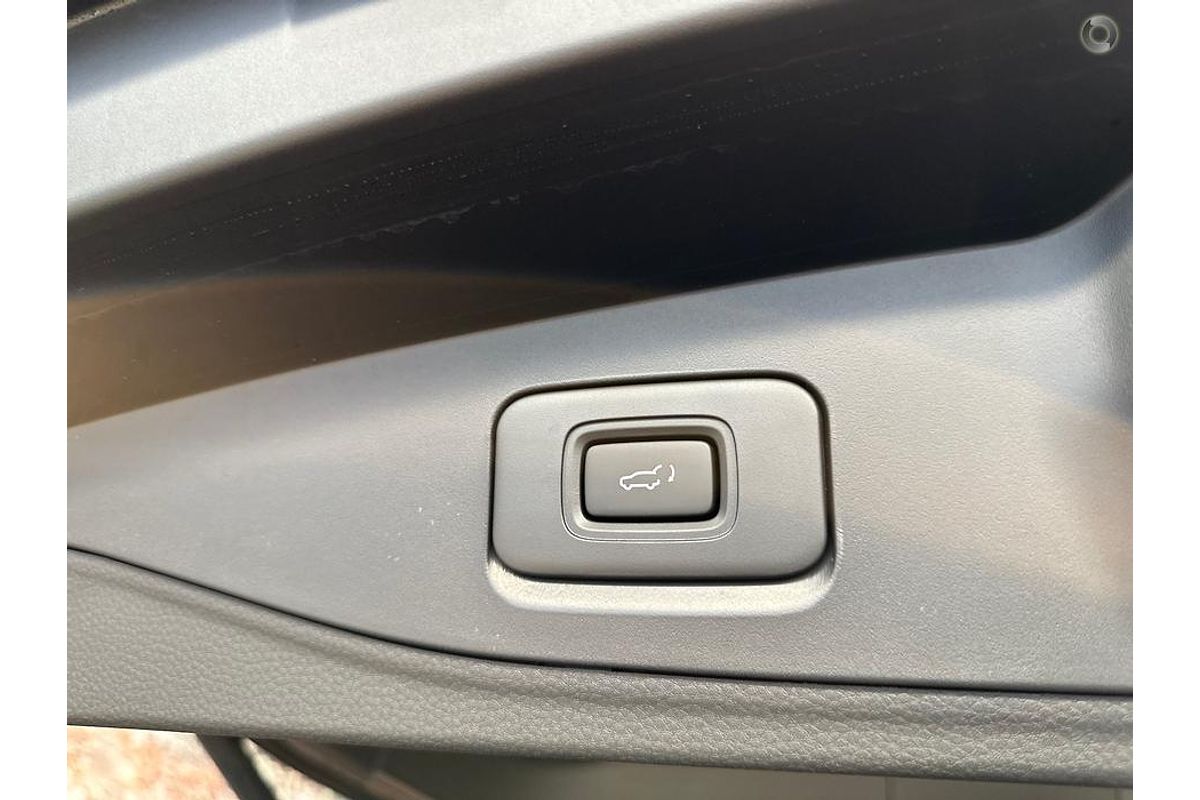 2025 Isuzu MU-X LS-T