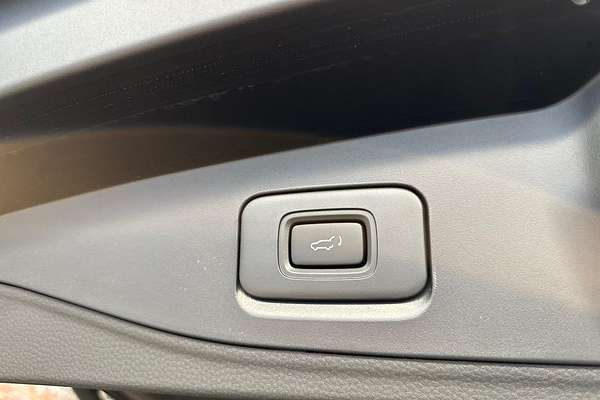 2025 Isuzu MU-X LS-T