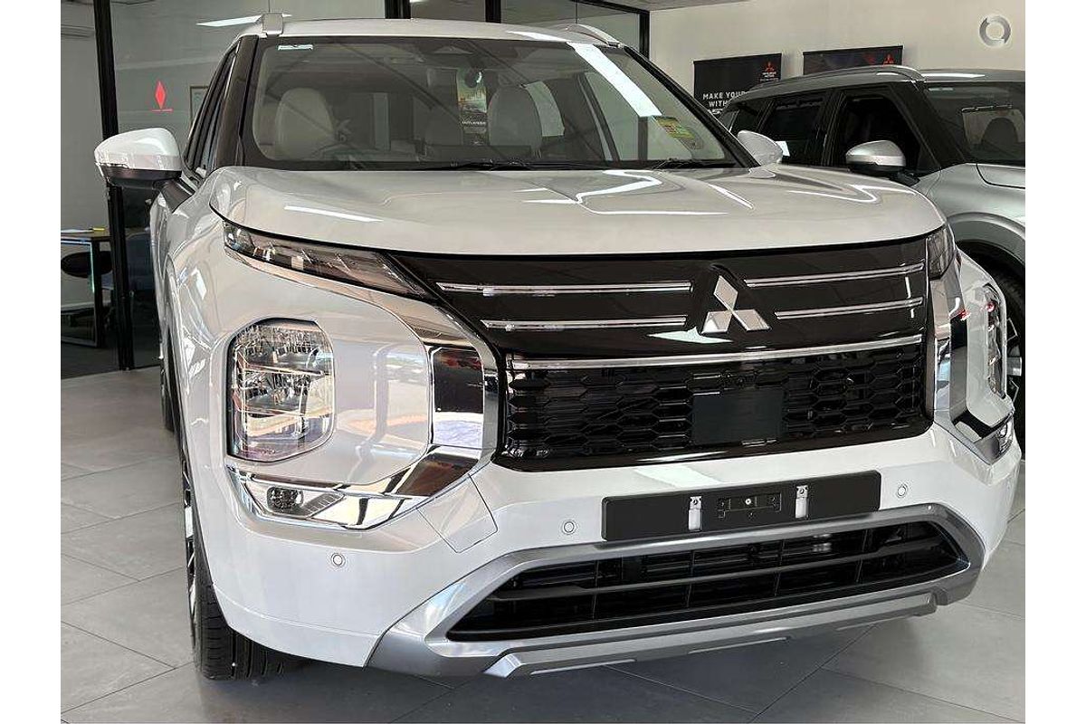 2025 Mitsubishi Outlander Exceed ZM