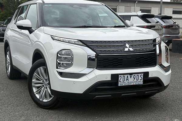 2025 Mitsubishi Outlander ES ZM