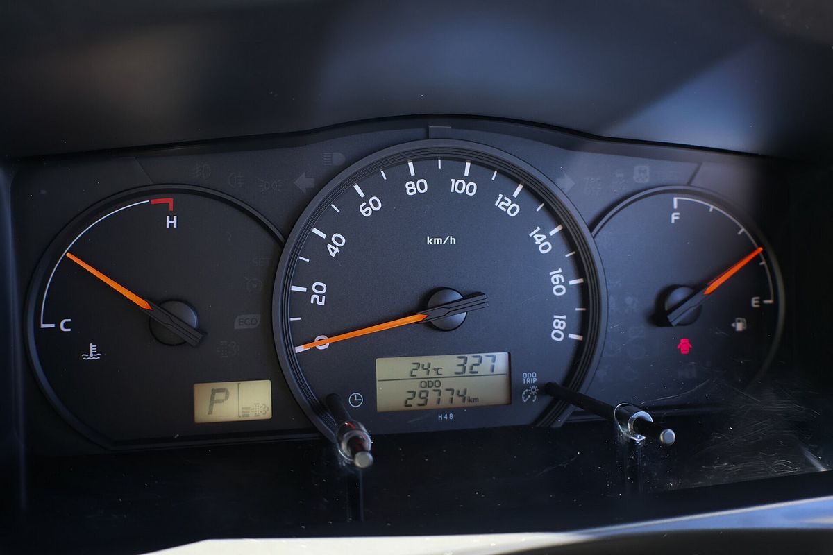 2018 Toyota Hiace Commuter KDH223R ELWB High Roof