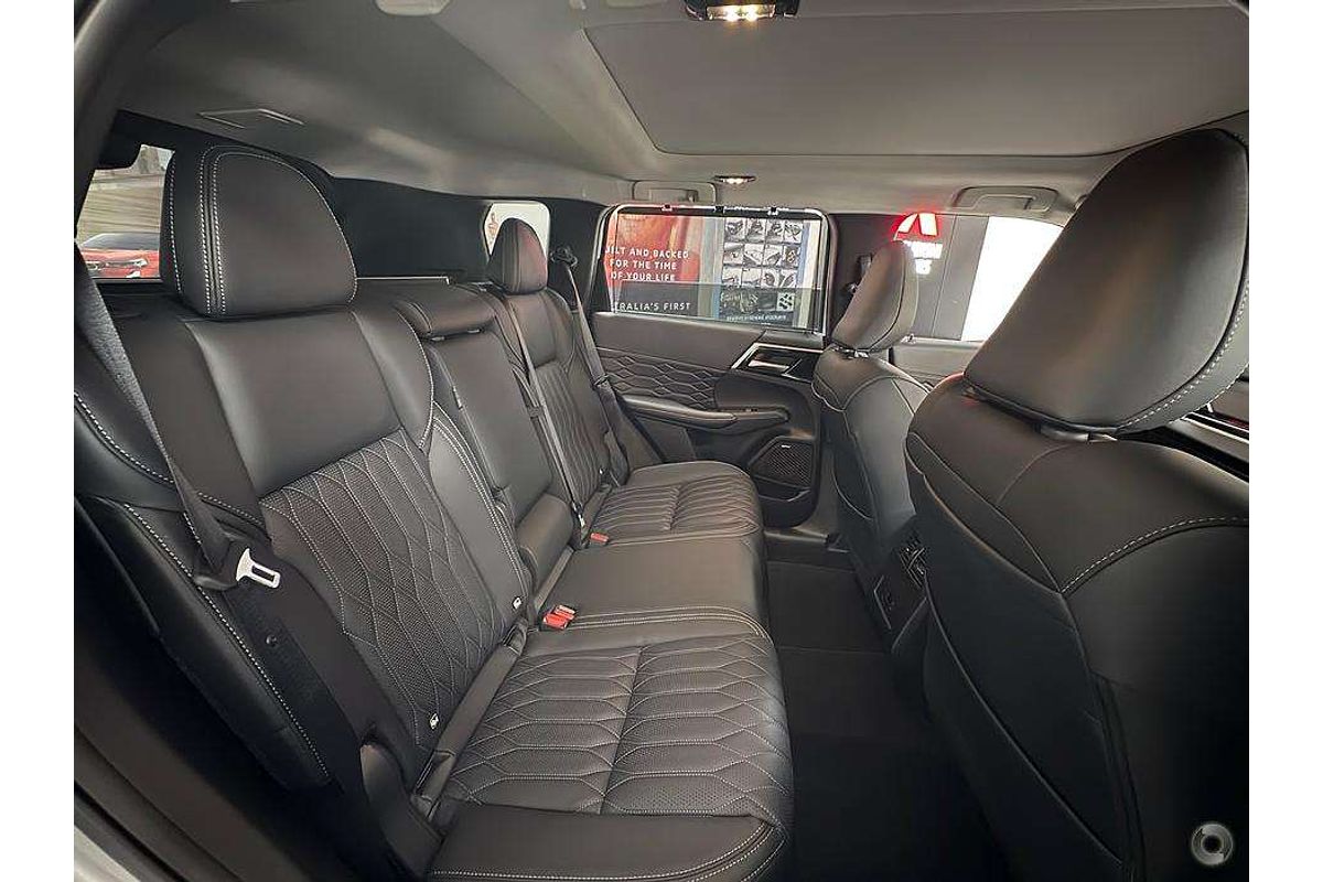 2025 Mitsubishi Outlander Exceed ZM