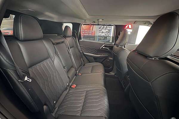 2025 Mitsubishi Outlander Exceed ZM