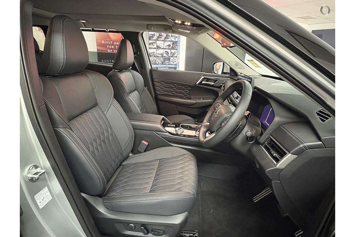 2025 Mitsubishi Outlander Exceed ZM