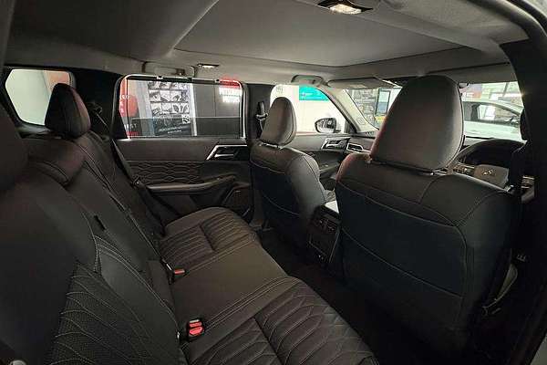 2025 Mitsubishi Outlander Exceed ZM