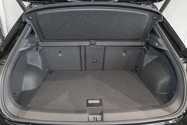 2025 Volkswagen T-Roc 140TSI R-Line D11