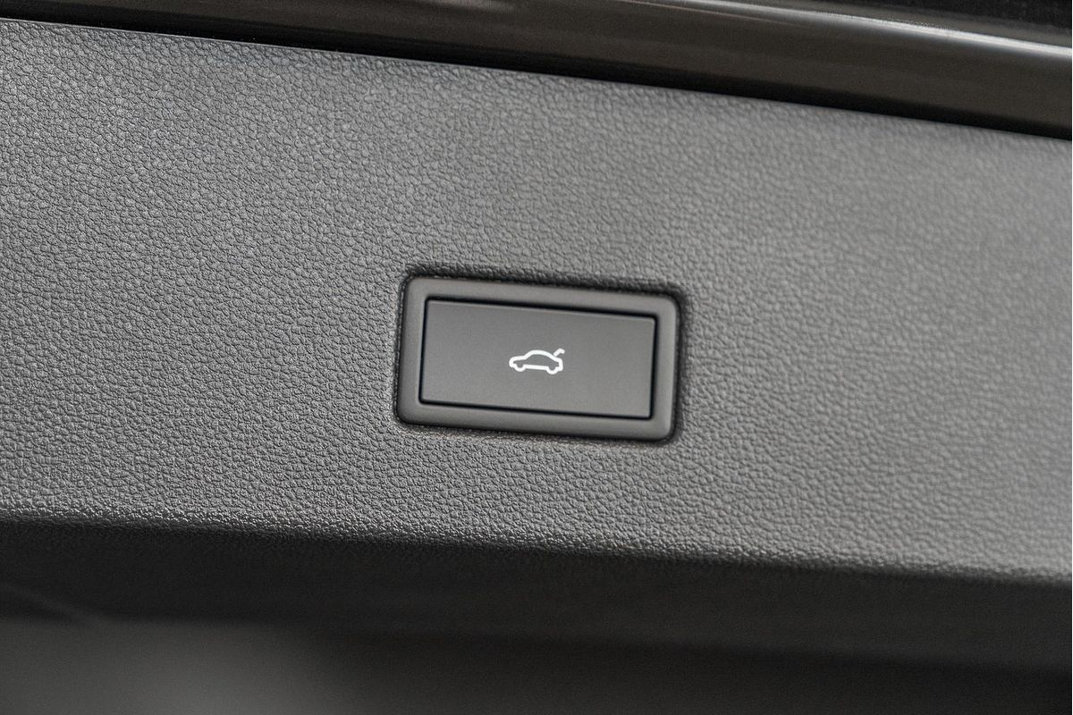 2025 Volkswagen T-Roc 140TSI R-Line D11