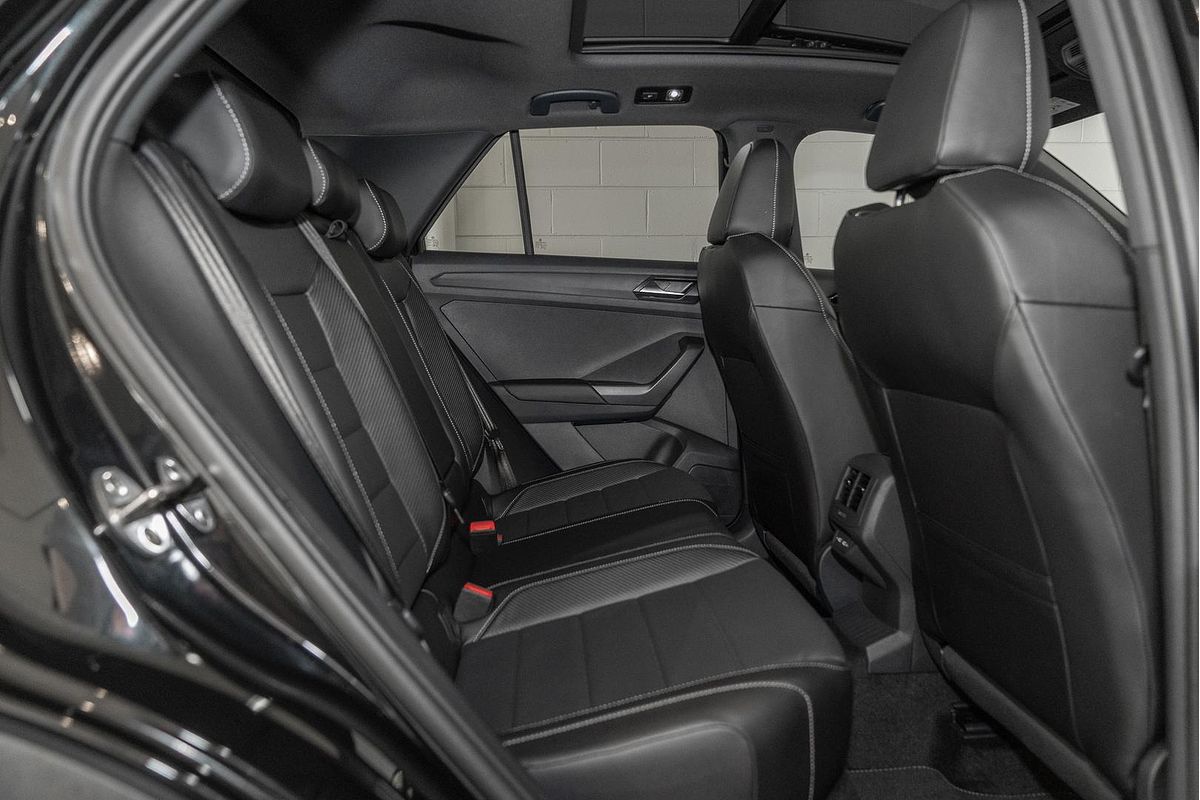 2025 Volkswagen T-Roc 140TSI R-Line D11