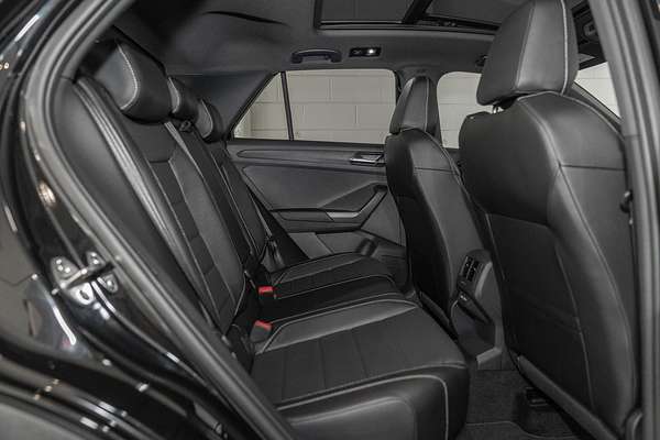 2025 Volkswagen T-Roc 140TSI R-Line D11