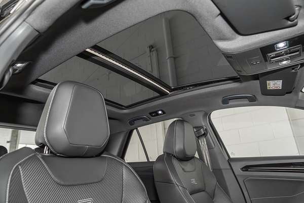 2025 Volkswagen T-Roc 140TSI R-Line D11