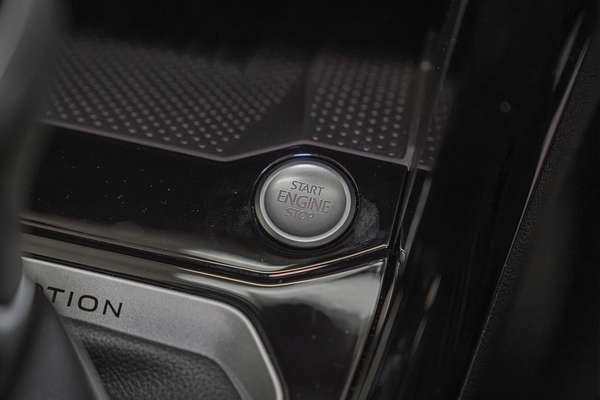 2025 Volkswagen T-Roc 140TSI R-Line D11