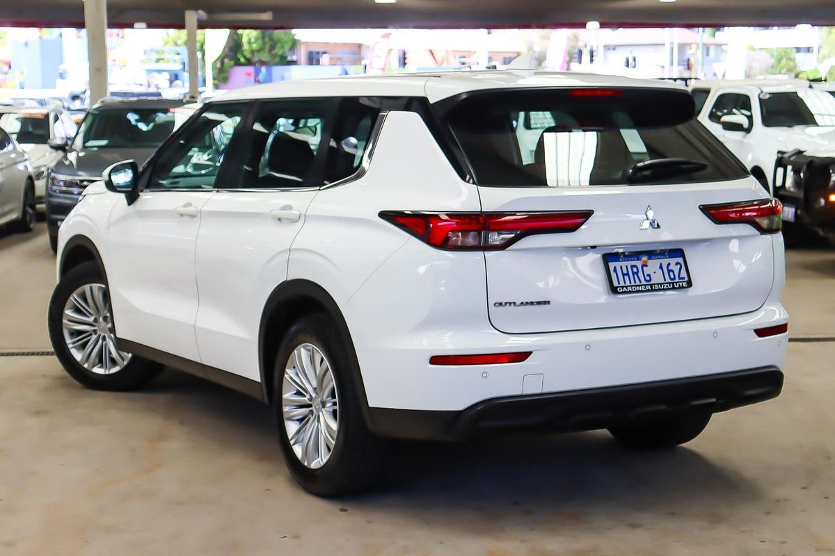 2022 Mitsubishi Outlander ES ZM