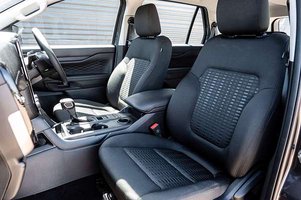 2025 Ford Everest Ambiente 2.0L