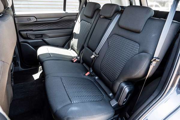 2025 Ford Everest Ambiente 2.0L