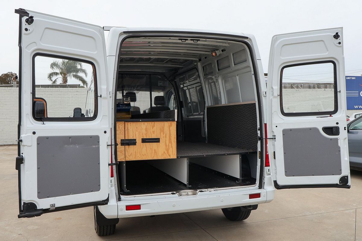 2023 LDV V80 LWB Mid Roof