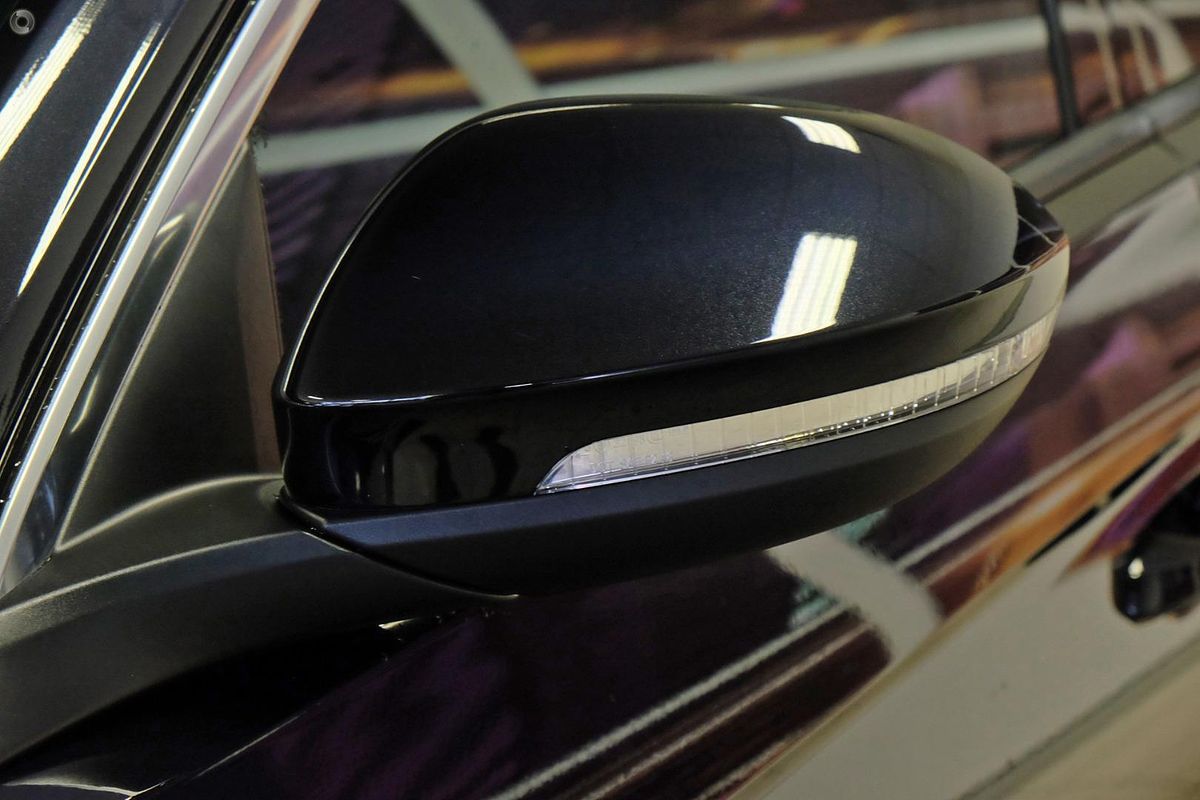 2025 Volkswagen T-Roc 140TSI R-Line D11