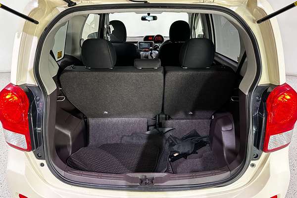 2014 Toyota porte (No Badge) NCP141