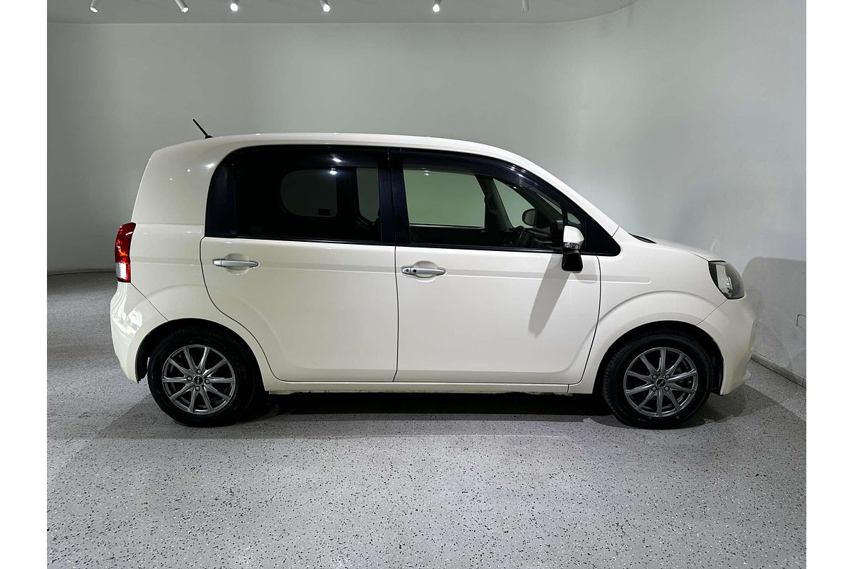 2014 Toyota porte (No Badge) NCP141