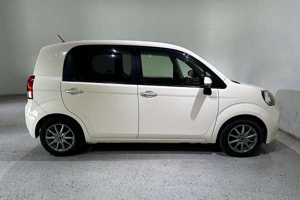 2014 Toyota porte (No Badge) NCP141