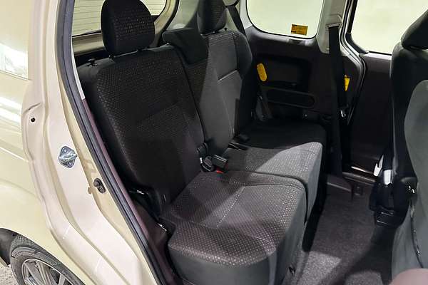 2014 Toyota porte (No Badge) NCP141