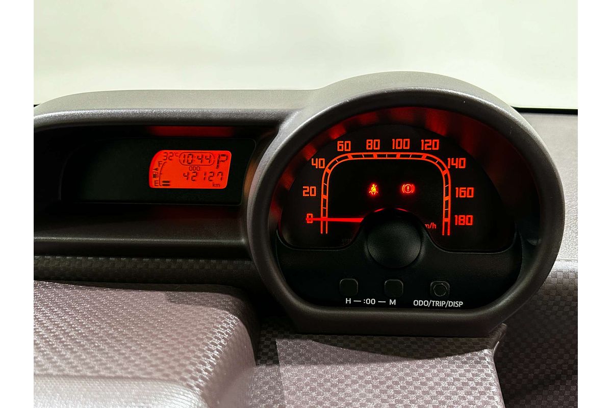 2014 Toyota porte (No Badge) NCP141