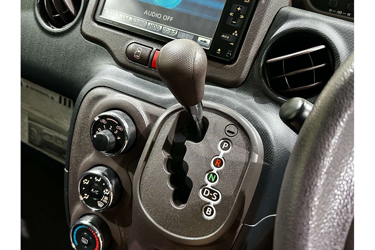 2014 Toyota porte (No Badge) NCP141