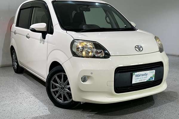 2014 Toyota porte (No Badge) NCP141