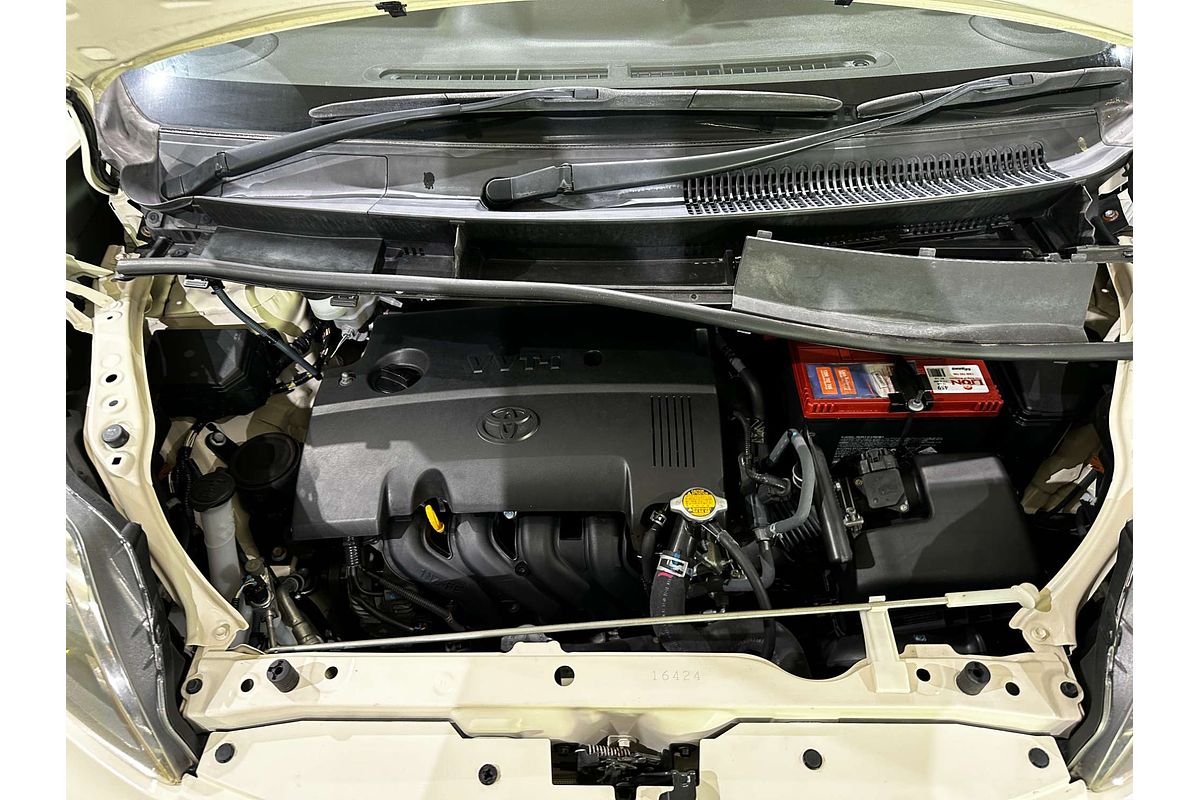 2014 Toyota porte (No Badge) NCP141