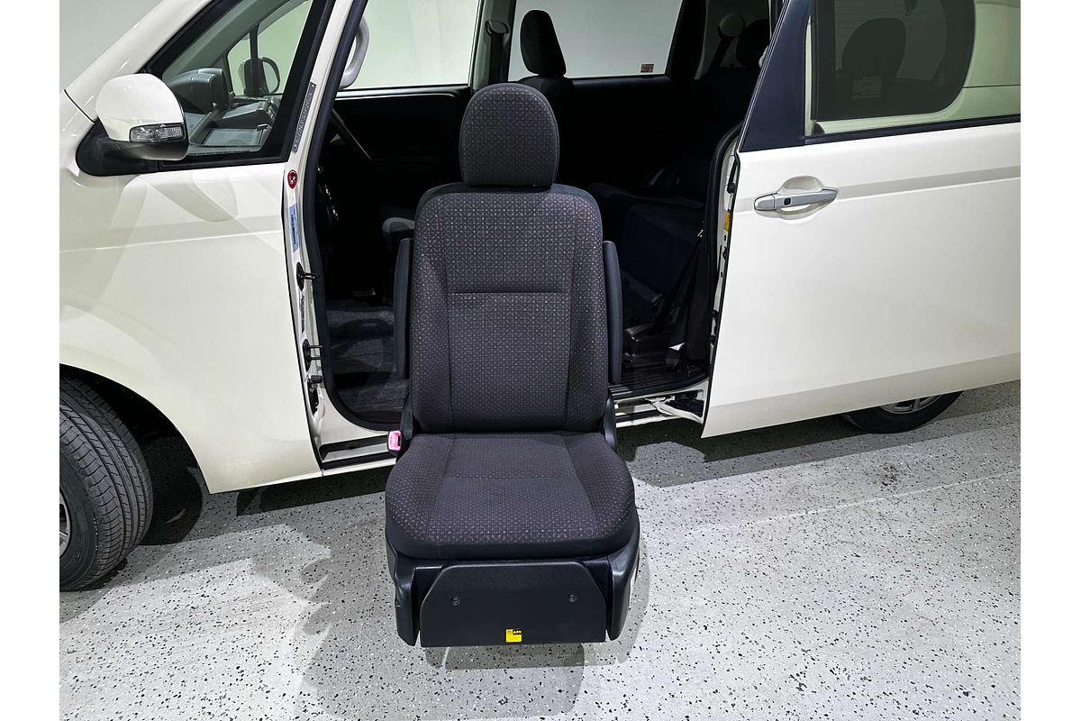 2014 Toyota porte (No Badge) NCP141