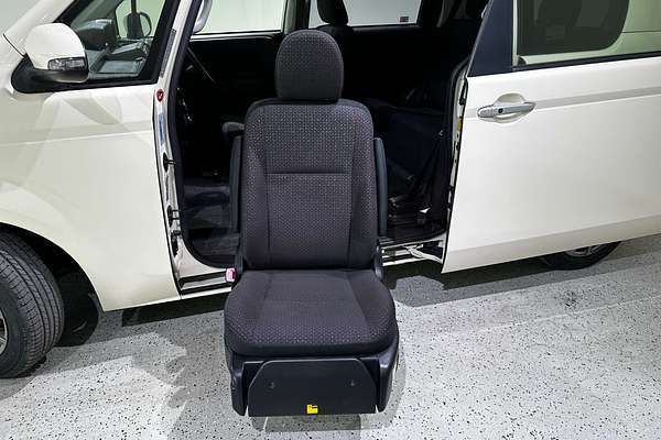 2014 Toyota porte (No Badge) NCP141