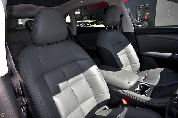 2025 MG IM6 Platinum S12L