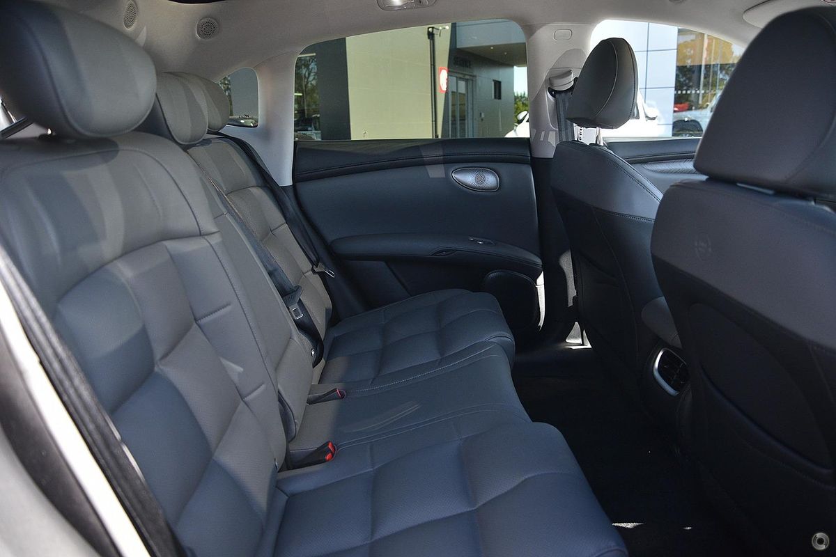 2025 MG IM6 Platinum S12L