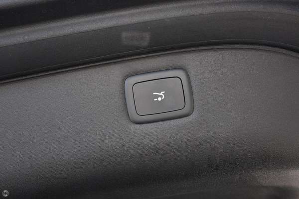 2025 MG IM6 Platinum S12L