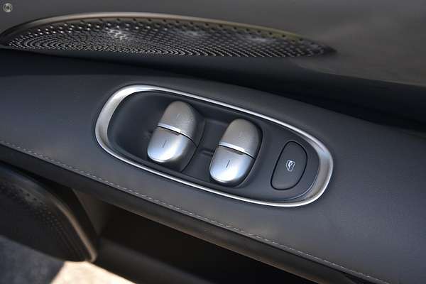 2025 MG IM6 Platinum S12L