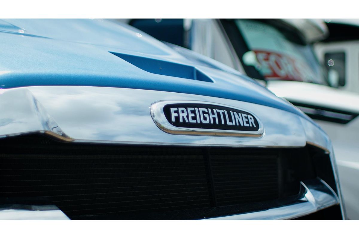 2023 Freightliner Cascadia 126 Tipper