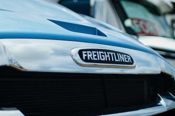 2023 Freightliner Cascadia 126 Tipper