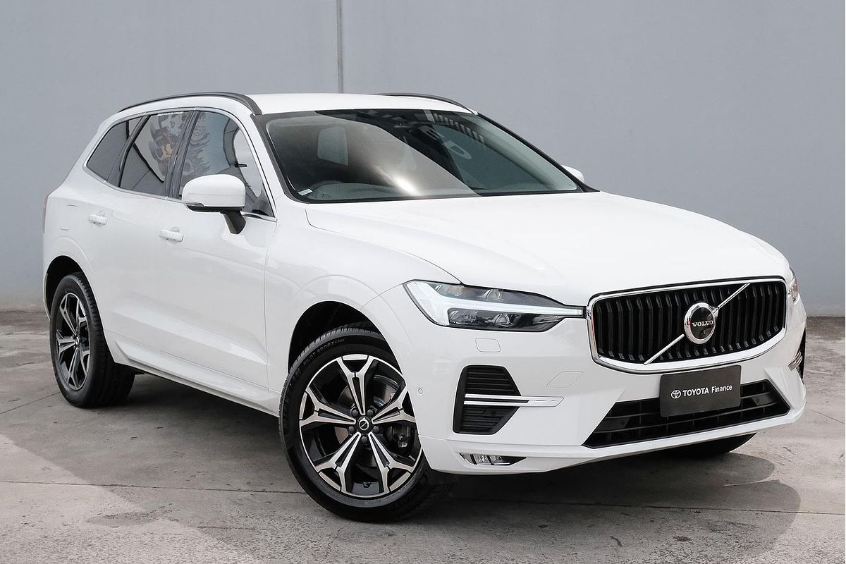 2022 Volvo XC60 B5 Momentum