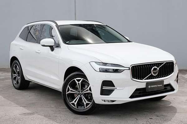 2022 Volvo XC60 B5 Momentum