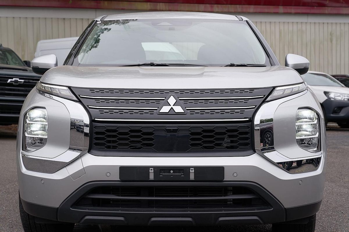 2024 Mitsubishi Outlander ES ZM