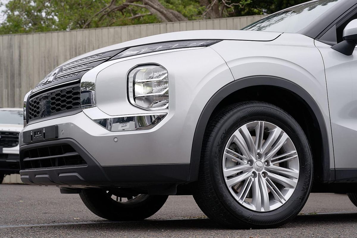 2024 Mitsubishi Outlander ES ZM