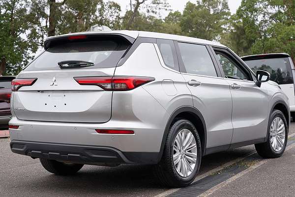 2024 Mitsubishi Outlander ES ZM