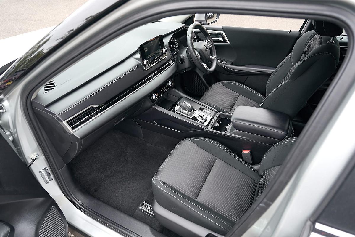 2024 Mitsubishi Outlander ES ZM