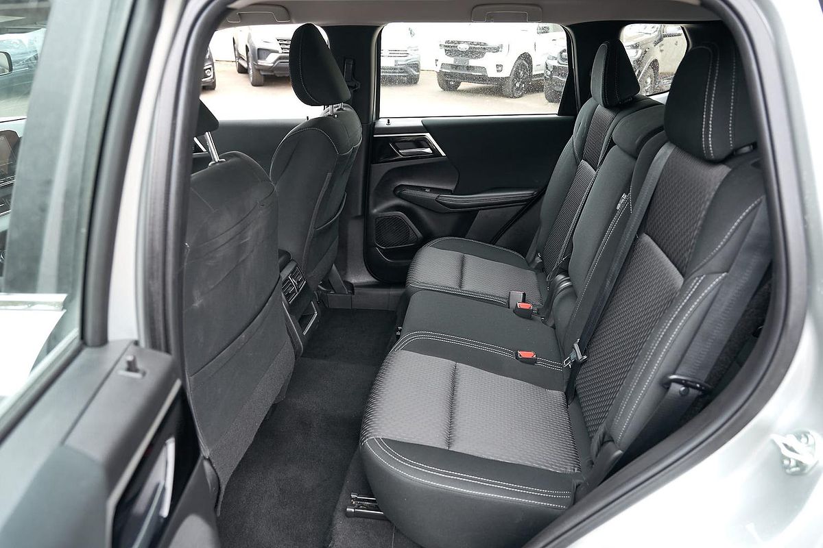 2024 Mitsubishi Outlander ES ZM