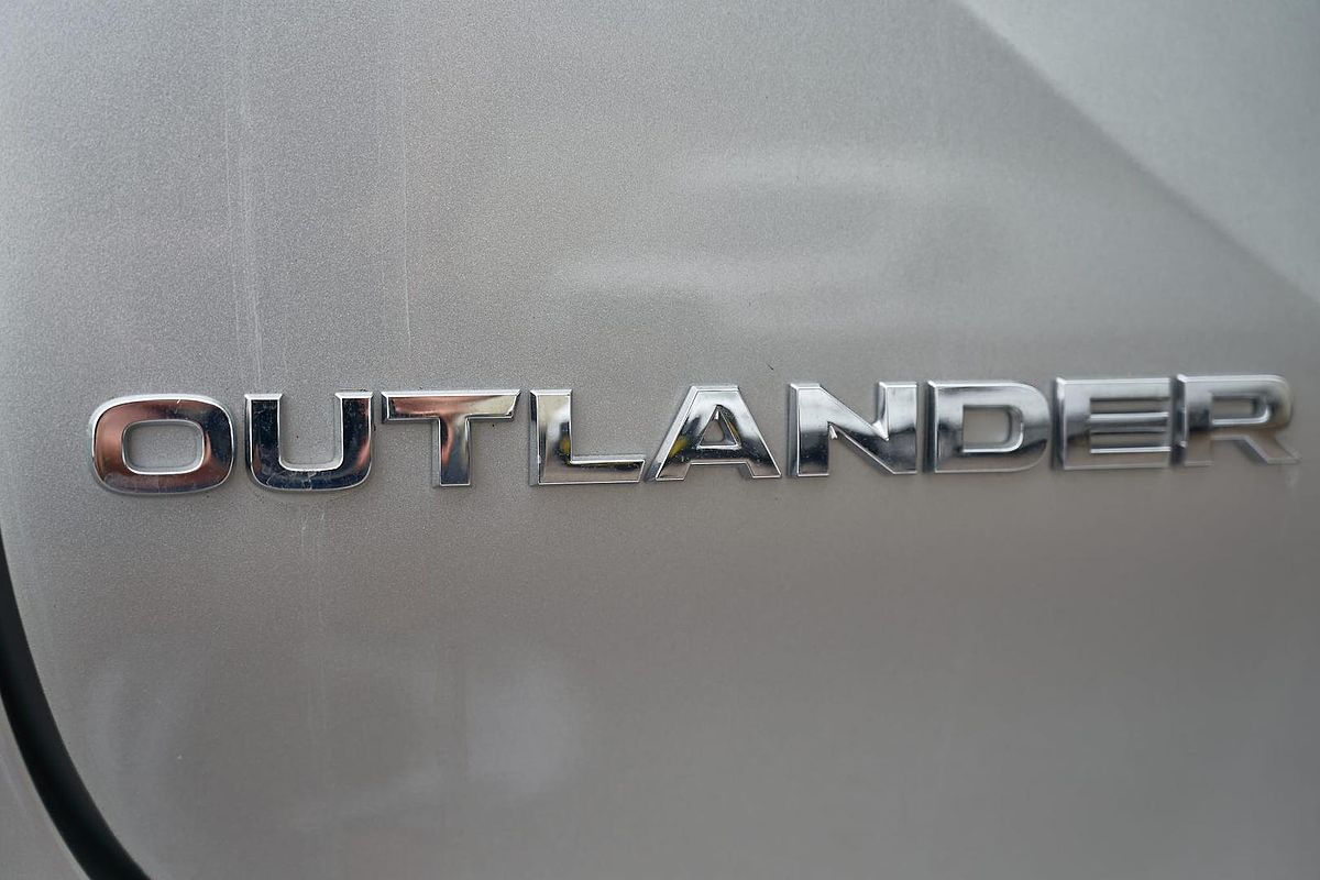 2024 Mitsubishi Outlander ES ZM