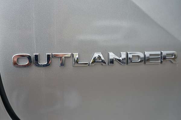 2024 Mitsubishi Outlander ES ZM