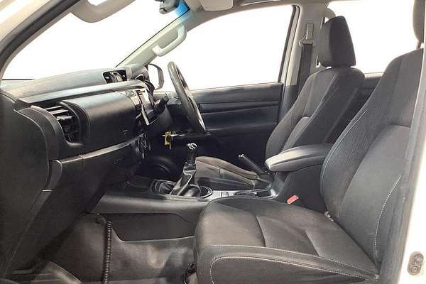 2017 Toyota Hilux SR GUN126R 4X4