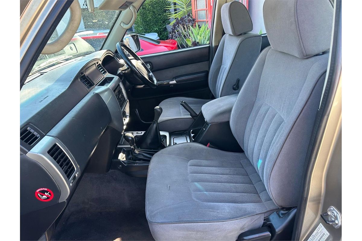 2010 Nissan Patrol ST GU 7