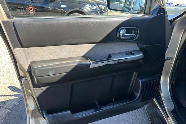 2010 Nissan Patrol ST GU 7