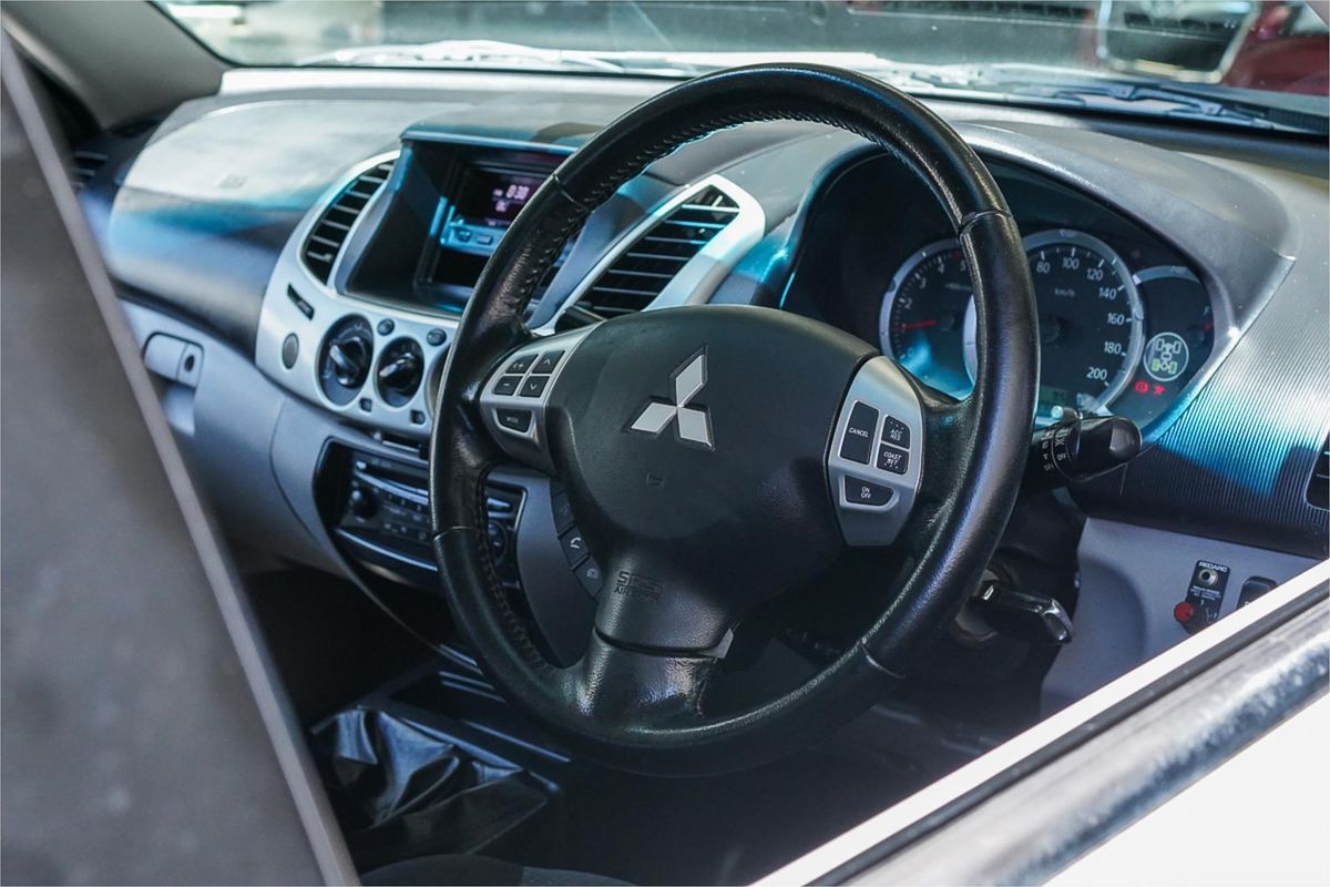 2010 Mitsubishi Triton GLX-R MN 4X4