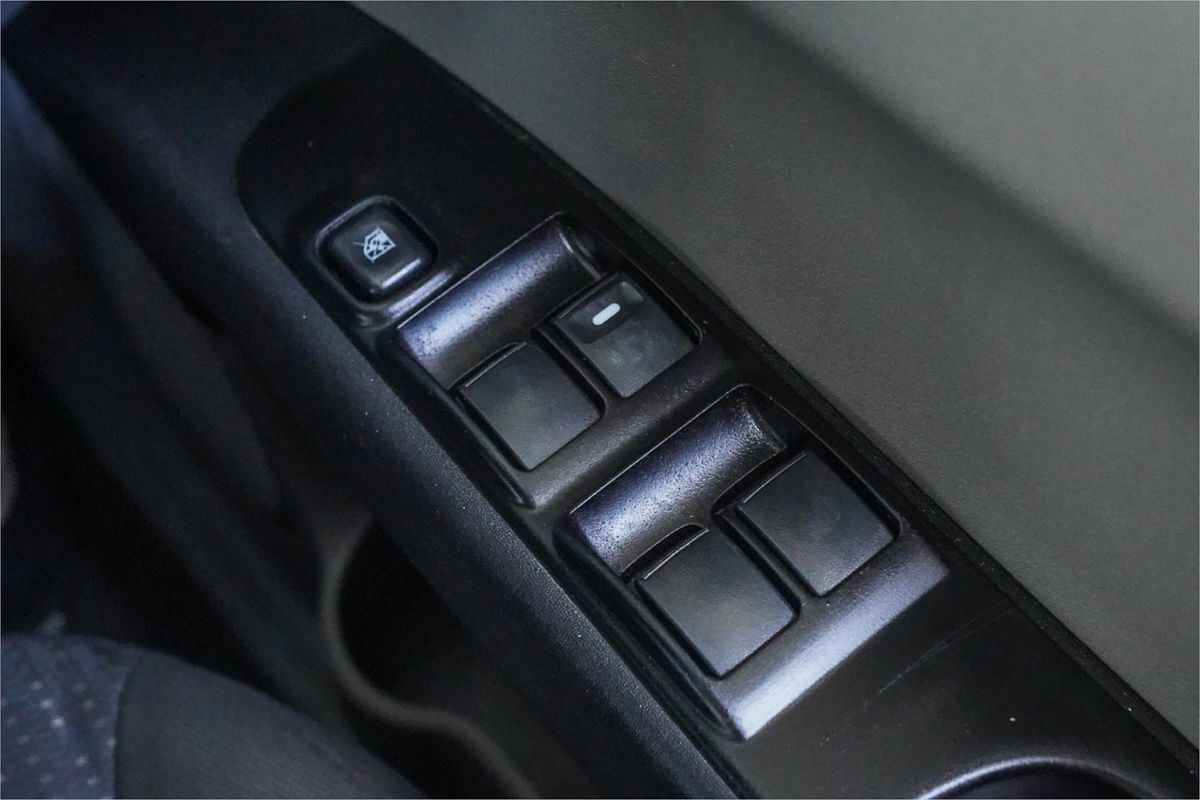 2010 Mitsubishi Triton GLX-R MN 4X4